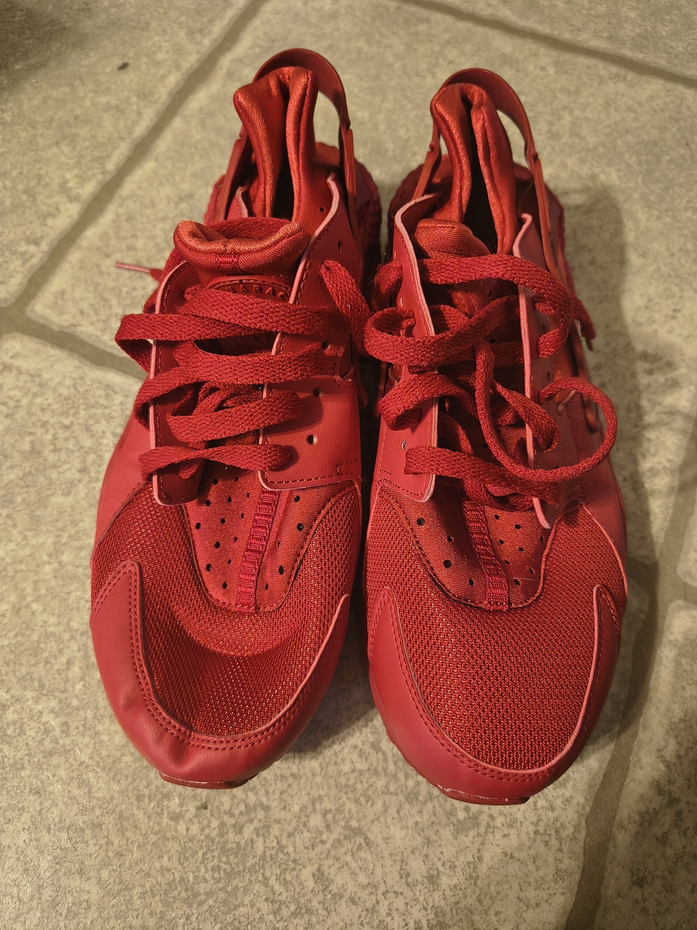 Nike Mens Red Athletic Sneakers – Vibrant Lace-Up Trainers